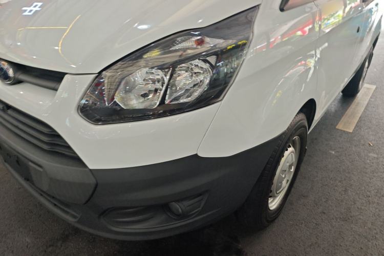 Used Ford Transit 2019 2.0T Diesel Multi-Purpose Commercial Vehicle Short Wheelbase Low Roof 6-Seater China VI Standard Left Front Headlight