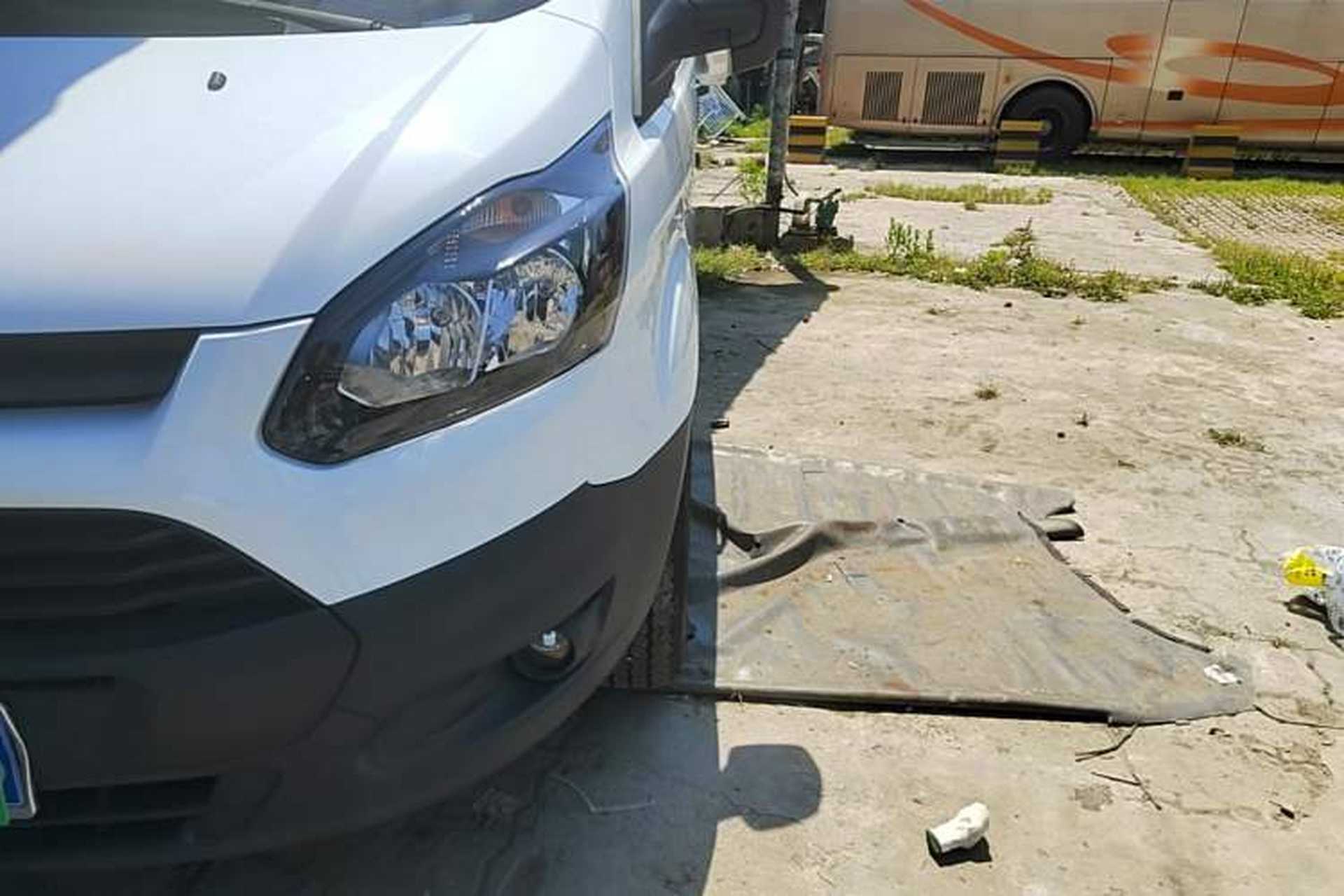 Used Ford Transit 2019 2.0T Diesel Multi-Purpose Commercial Vehicle Mid-Drive Mid-Roof 6-Seater China VI Standard Left Front Headlight