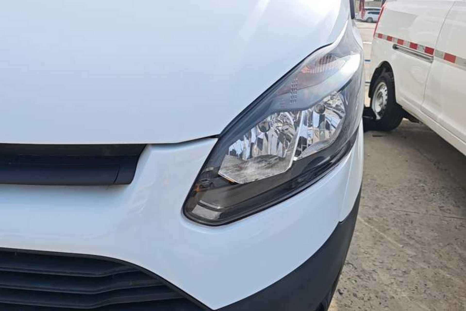 Used Ford Transit 2019 2.0T Diesel Multi-Purpose Commercial Vehicle Mid-Drive Mid-Roof 6-Seater China VI Standard Left Front Headlight