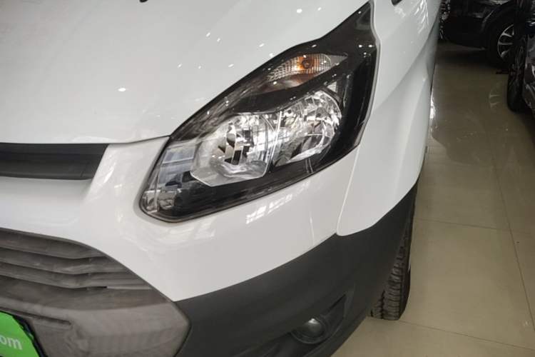 Used Ford Transit 2019 2.0T Gasoline Automatic Multi-Function Commercial Vehicle Short Wheelbase Low Roof 6-Seater China VI Standard Left Front Headlight