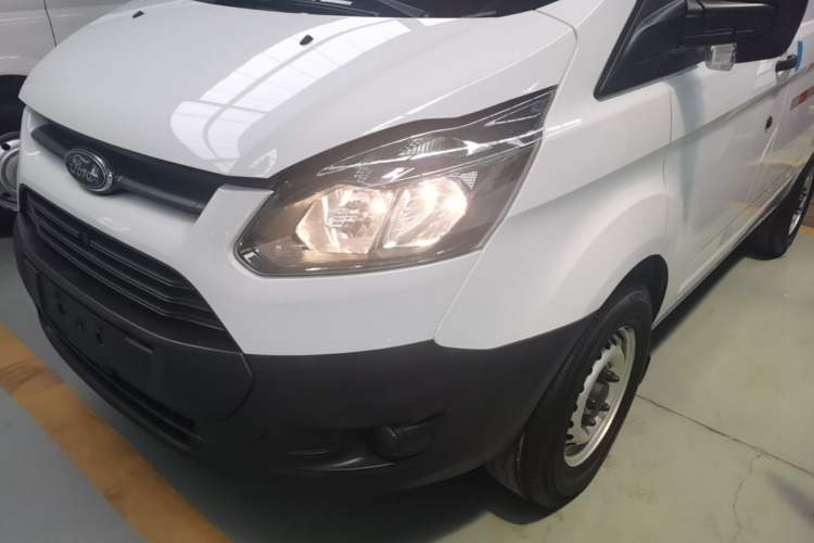 Used Ford Transit 2019 2.0T Diesel Van Short Wheelbase Mid-Roof 3-Seater China VI Standard Left Front Headlight