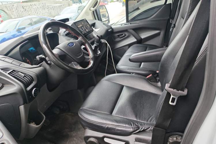 Used Ford Transit 2019 2.0T Diesel Van Mid-Chassis Mid-Roof 3-Seater China VI Standard Left Front Seat