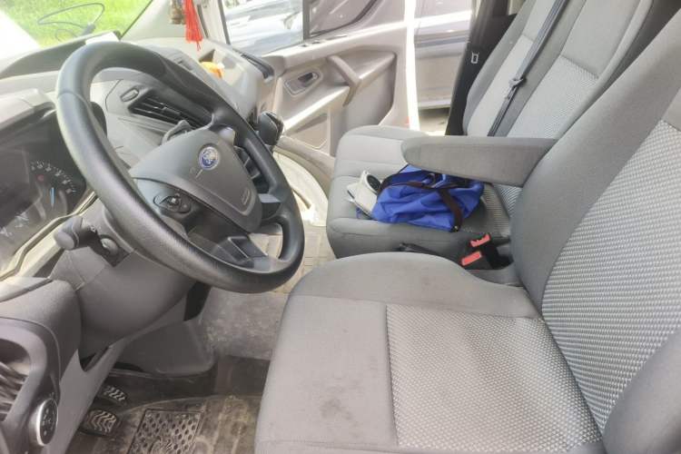 Used Ford Transit 2019 2.0T Diesel Multi-Purpose Commercial Vehicle Mid-Drive Mid-Roof 6-Seater China VI Standard Left Front Seat
