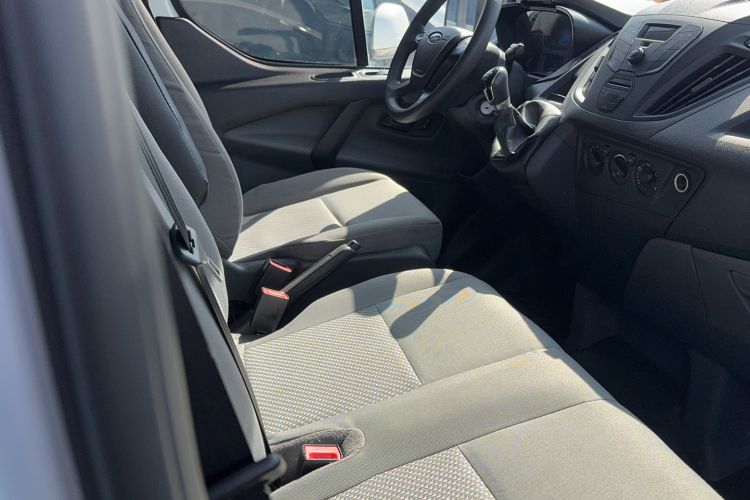 Used Ford Transit 2019 2.0T Diesel Van Short Wheelbase Low Roof 3-Seater China VI Standard Left Front Seat