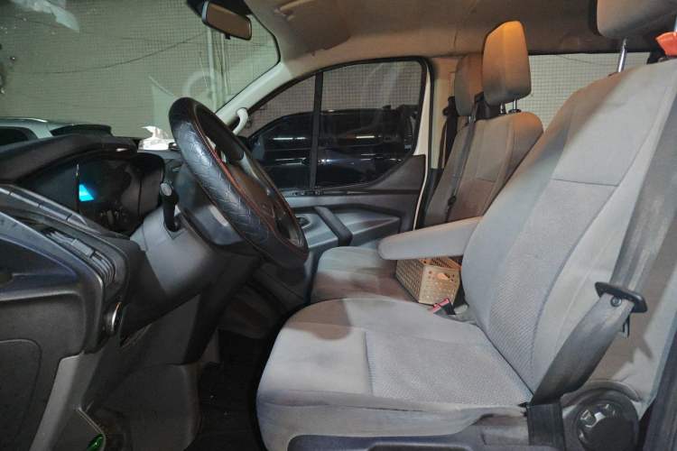 Used Ford Transit 2019 2.0T Diesel Multi-Purpose Commercial Vehicle Short Wheelbase Low Roof 6-Seater China VI Standard Left Front Seat