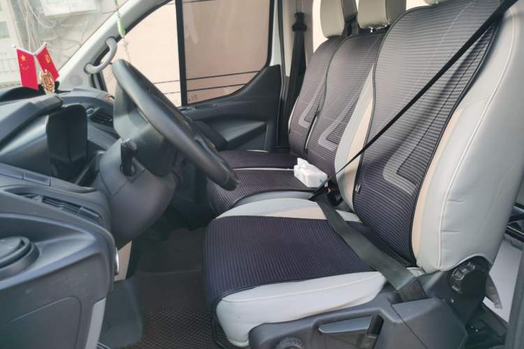 Used Ford Transit 2019 2.0T Diesel Multi-Purpose Commercial Vehicle Short Wheelbase Mid-Roof Design 6-Seater China VI Standard Left Front Seat