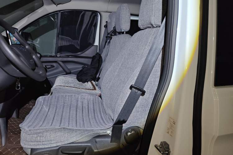 Used Ford Transit 2019 2.0T Gasoline Multi-Purpose Commercial Vehicle Short Wheelbase Low Roof 6-Seater China VI Standard Left Front Seat