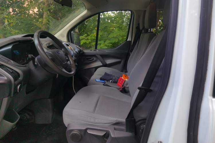 Used Ford Transit 2019 2.0T Diesel Multi-Purpose Commercial Vehicle Mid-Drive Mid-Roof 6-Seater China VI Standard Left Front Seat