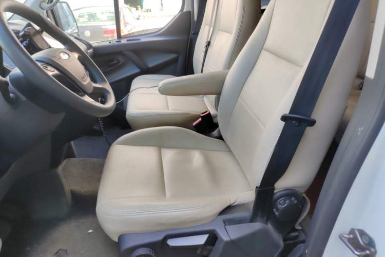 Used Ford Transit 2019 2.0T Gasoline Automatic Multi-Function Commercial Vehicle Short Wheelbase Low Roof 6-Seater China VI Standard Left Front Seat