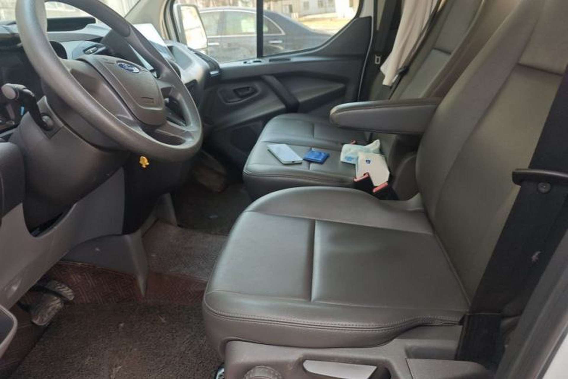 Used Ford Transit 2019 2.0T Diesel Business & Travel Mid-Drive Mid-Roof 8-Seater China VI Standard Left Front Seat