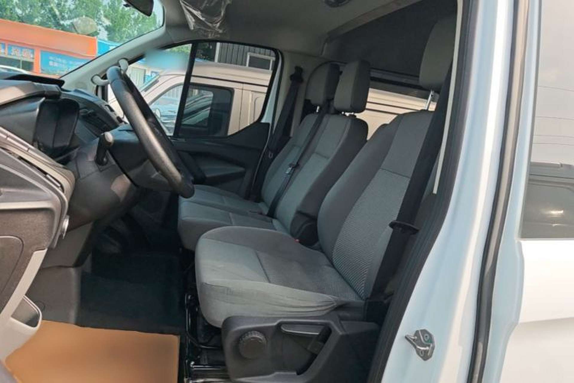 Used Ford Transit 2019 2.0T Diesel Multi-Purpose Commercial Vehicle Mid-Drive Mid-Roof 6-Seater China VI Standard Left Front Seat