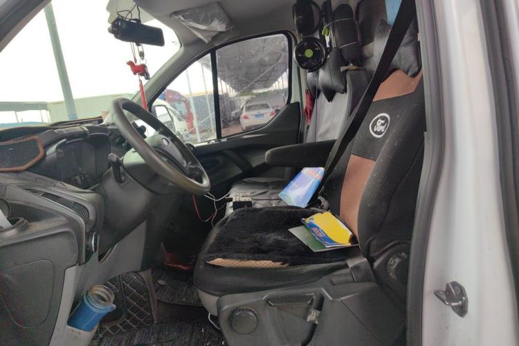 Used Ford Transit 2019 2.0T Diesel Van Short Wheelbase Mid-Roof 3-Seater China VI Standard Left Front Seat