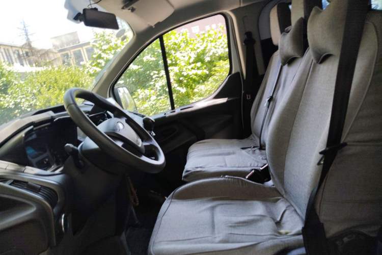 Used Ford Transit 2019 2.0T Diesel Multi-Purpose Commercial Vehicle Short Wheelbase Low Roof 6-Seater China VI Standard Left Front Seat