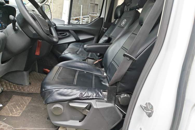 Used Ford Transit 2019 2.0T Gasoline Automatic Multi-Function Commercial Vehicle Short Wheelbase Low Roof 6-Seater China VI Standard Left Front Seat