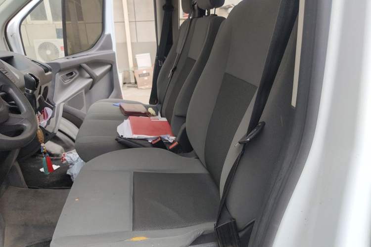 Used Ford Transit 2019 2.0T Diesel Multi-Purpose Commercial Vehicle Mid-Drive Mid-Roof 6-Seater China VI Standard Left Front Seat