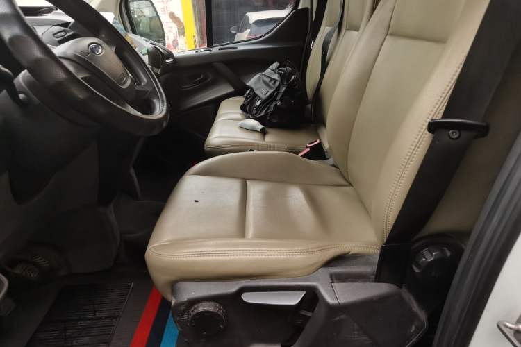 Used Ford Transit 2019 2.0T Diesel Multi-Purpose Commercial Vehicle Mid-Drive Mid-Roof 6-Seater China VI Standard Left Front Seat