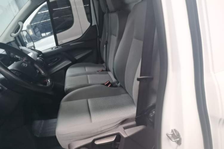 Used Ford Transit 2019 2.0T Diesel Van Short Wheelbase Mid-Roof 3-Seater China VI Standard Left Front Seat
