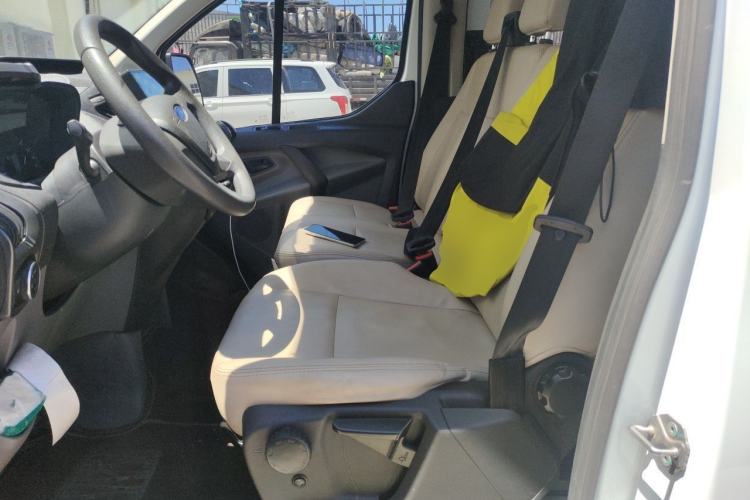 Used Ford Transit 2019 2.0T Diesel Multi-Purpose Commercial Vehicle Short Wheelbase Mid-Roof Design 6-Seater China VI Standard Left Front Seat