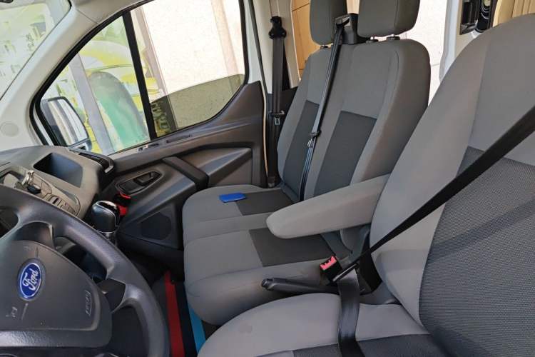 Used Ford Transit 2019 2.0T Gasoline Multi-Purpose Commercial Vehicle Short Wheelbase Low Roof 6-Seater China VI Standard Left Front Seat