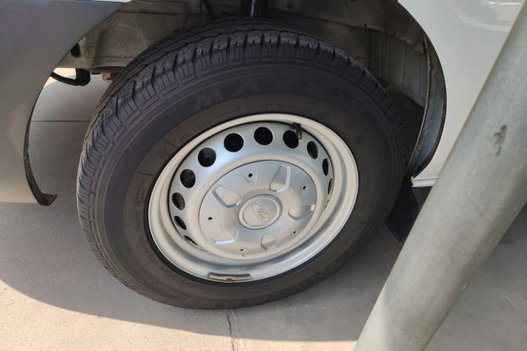 Used Ford Transit 2019 2.0T Gasoline Multi-Purpose Commercial Vehicle Short Wheelbase Low Roof 6-Seater China VI Standard Left Front Wheel Hub