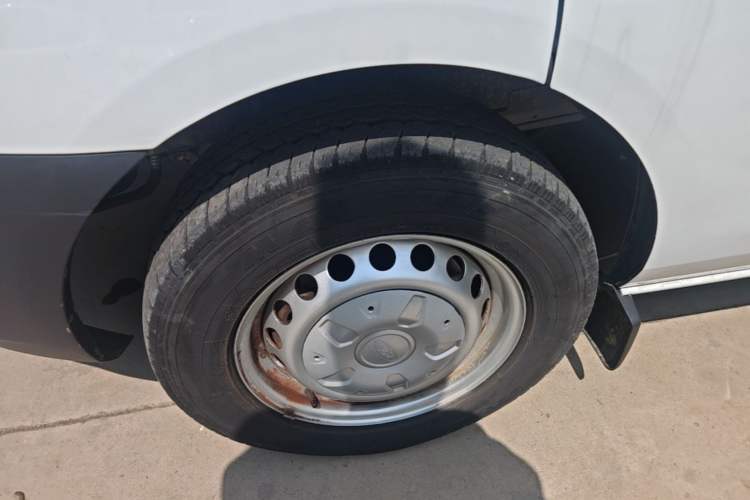 Used Ford Transit 2019 2.0T Gasoline Automatic Multi-Function Commercial Vehicle Mid-Roof 6-Seater China VI Standard Left Front Wheel Hub