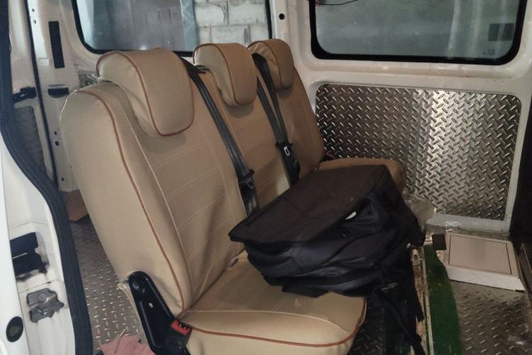 Used Ford Transit 2019 2.0T Diesel Multi-Purpose Commercial Vehicle Mid-Drive Mid-Roof 6-Seater China VI Standard Left Rear Seat