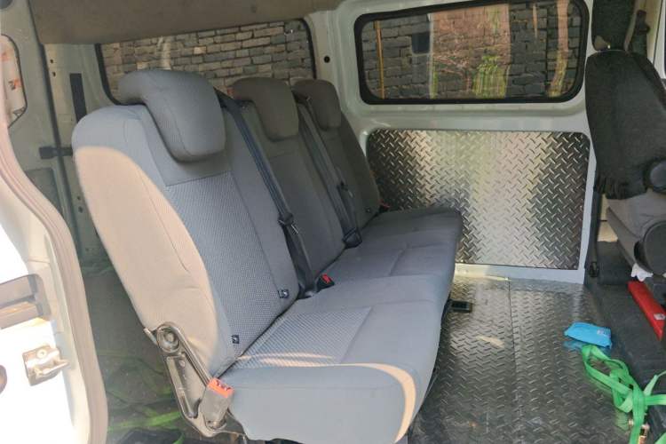 Used Ford Transit 2019 2.0T Diesel Multi-Purpose Commercial Vehicle Mid-Drive Mid-Roof 6-Seater China VI Standard Left Rear Seat