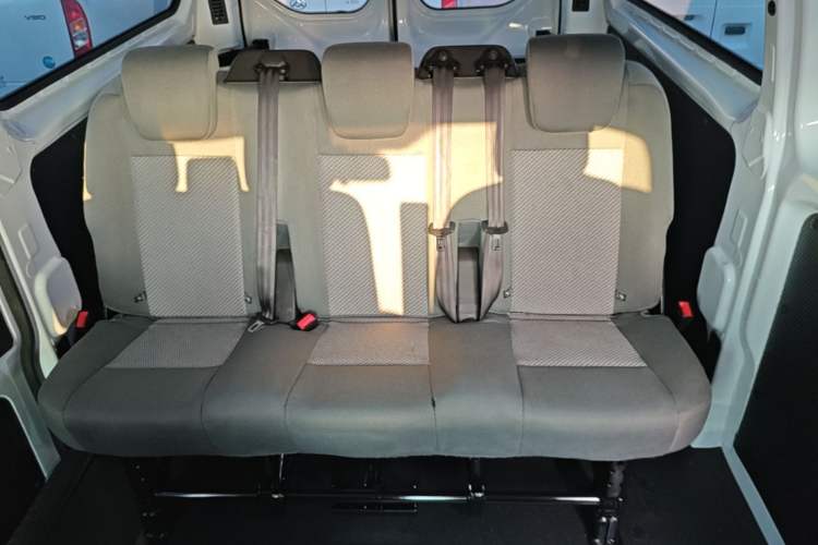 Used Ford Transit 2019 2.0T Diesel Multi-Purpose Commercial Vehicle Mid-Drive Mid-Roof 6-Seater China VI Standard Left Rear Seat