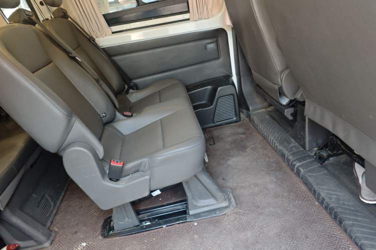 Used Ford Transit 2019 2.0T Diesel Business & Travel Mid-Drive Mid-Roof 8-Seater China VI Standard Left Rear Seat