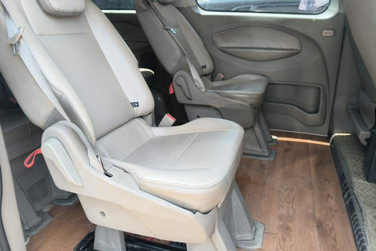 Used Ford Transit 2019 2.0T Diesel Commercial & Travel Short Wheelbase Low-Roof 7-Seater China VI Standard Left Rear Seat