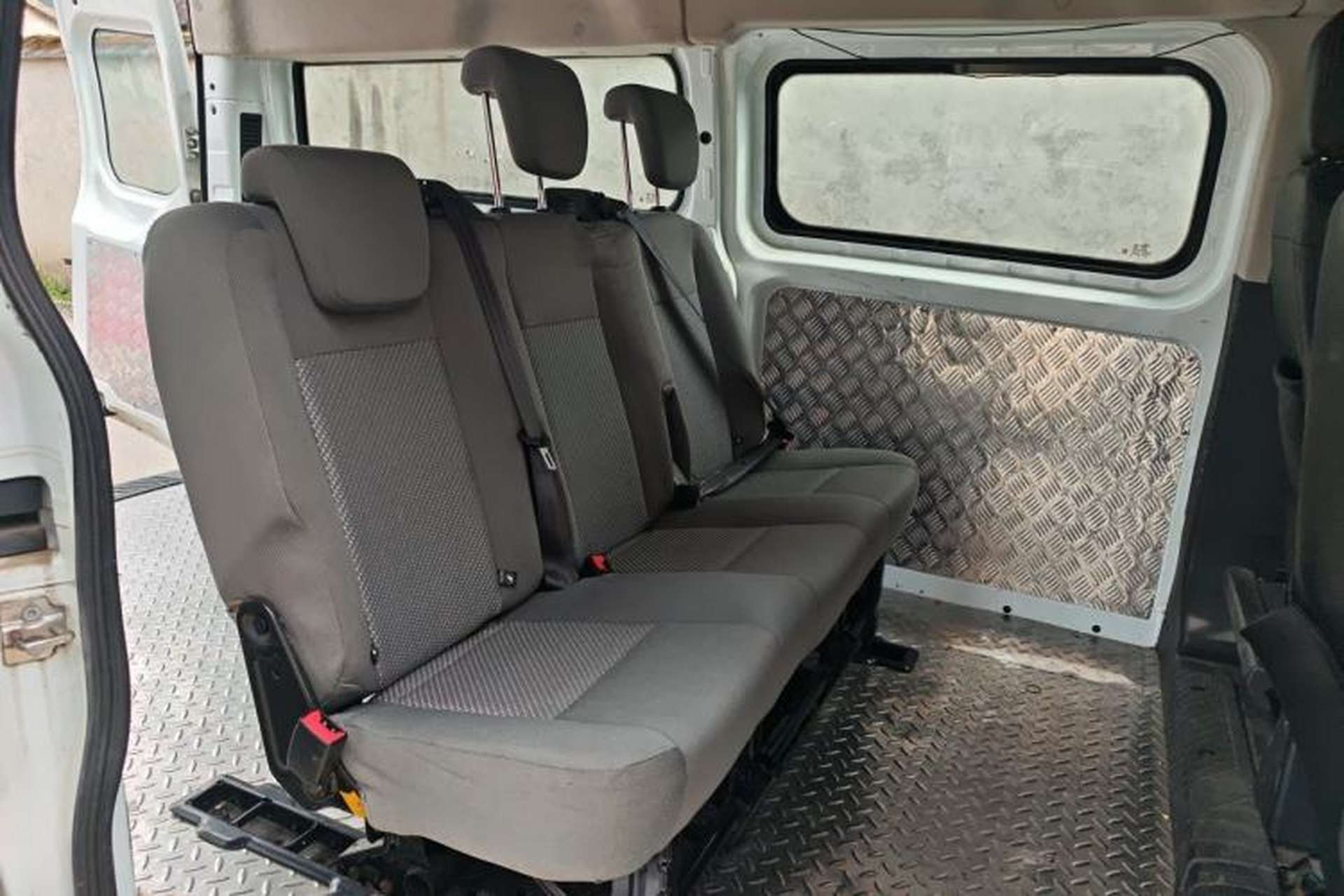 Used Ford Transit 2019 2.0T Diesel Multi-Purpose Commercial Vehicle Mid-Drive Mid-Roof 6-Seater China VI Standard Left Rear Seat