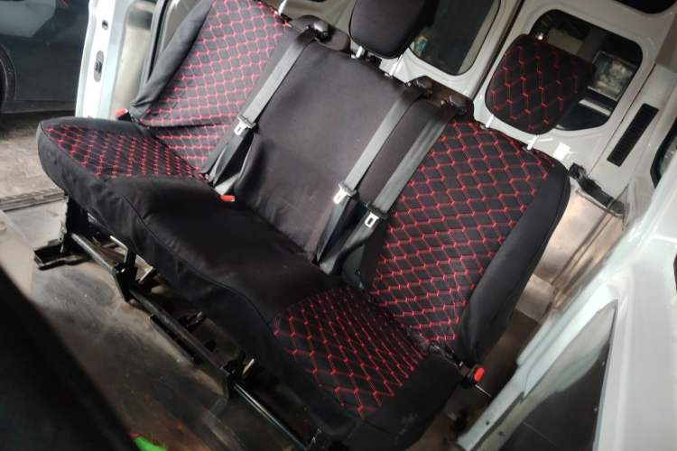 Used Ford Transit 2019 2.0T Diesel Multi-Purpose Commercial Vehicle Short Wheelbase Mid-Roof Design 6-Seater China VI Standard Left Rear Seat