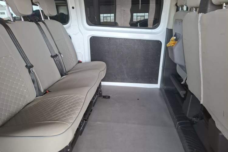 Used Ford Transit 2019 2.0T Diesel Multi-Purpose Commercial Vehicle Mid-Drive Mid-Roof 6-Seater China VI Standard Left Rear Seat