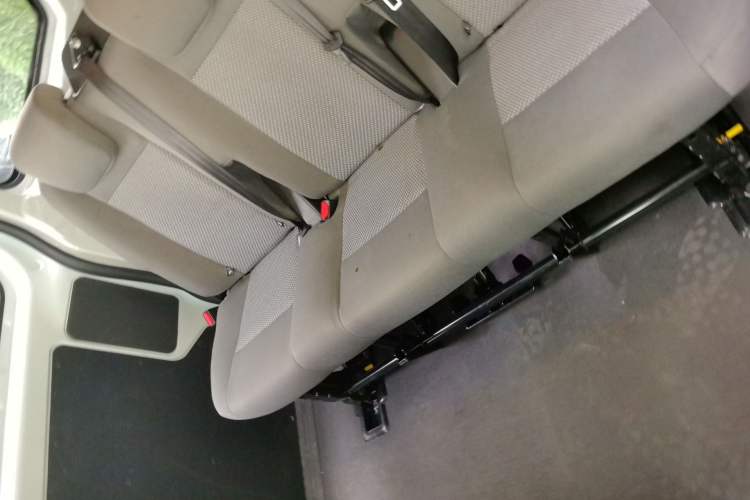 Used Ford Transit 2019 2.0T Diesel Multi-Purpose Commercial Vehicle Short Wheelbase Low Roof 6-Seater China VI Standard Left Rear Seat