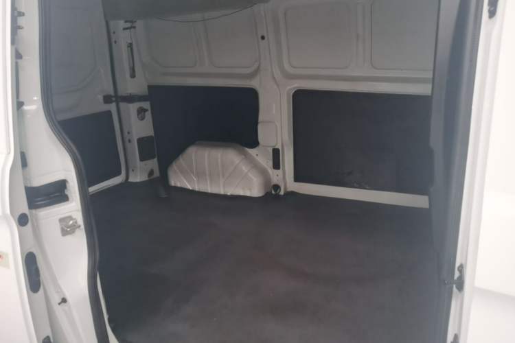 Used Ford Transit 2019 2.0T Diesel Van Short Wheelbase Mid-Roof 3-Seater China VI Standard Left Rear Seat