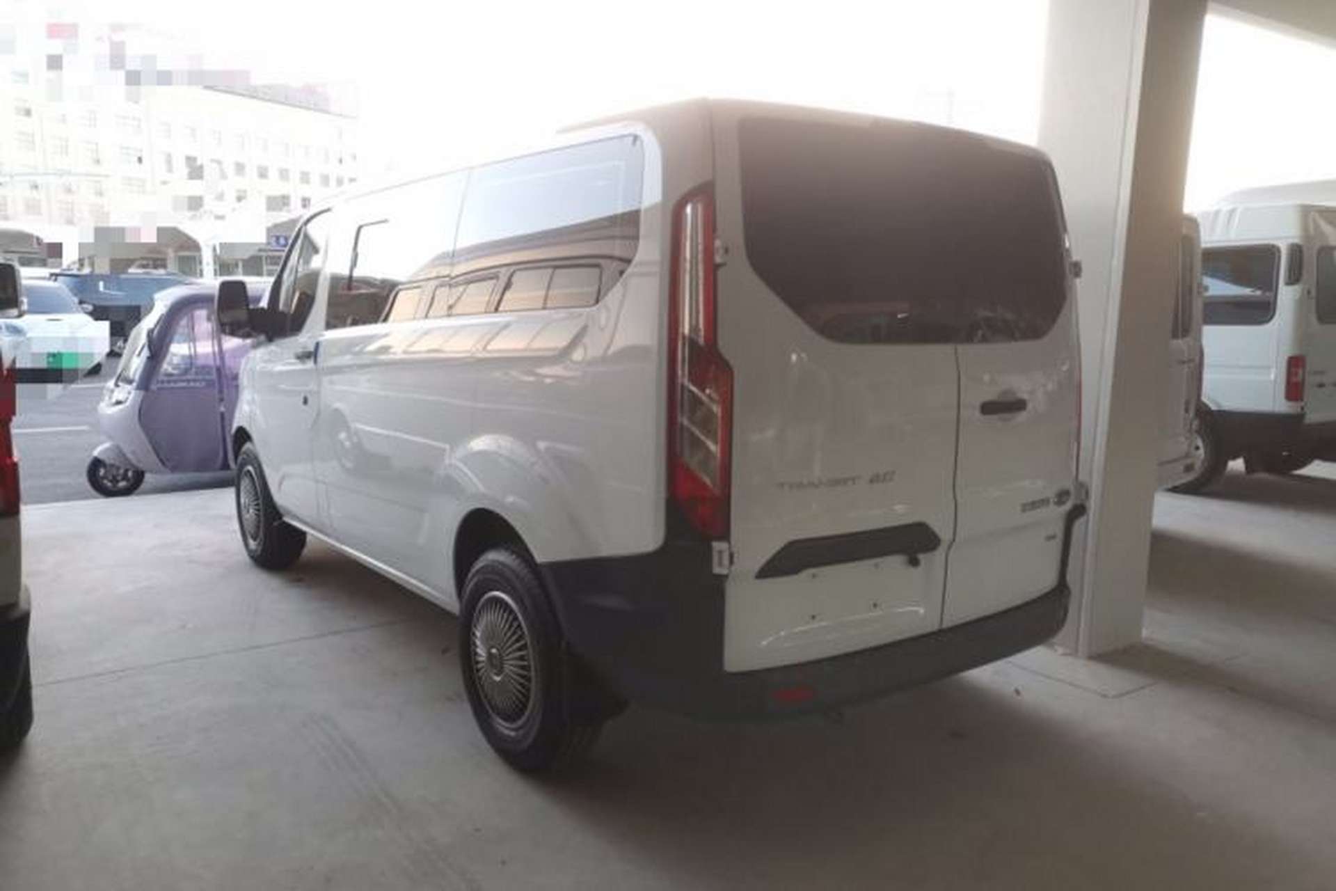 Used Ford Transit 2019 2.0T Diesel Multi-Purpose Commercial Vehicle Short Wheelbase Low Roof 6-Seater China VI Standard Left Side