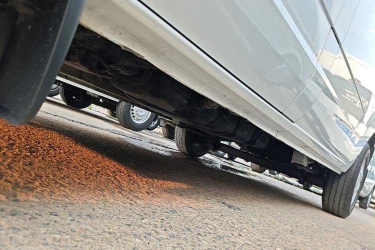 Used Ford Transit 2019 2.0T Diesel Multi-Purpose Commercial Vehicle Mid-Drive Mid-Roof 6-Seater China VI Standard Left Side Sill