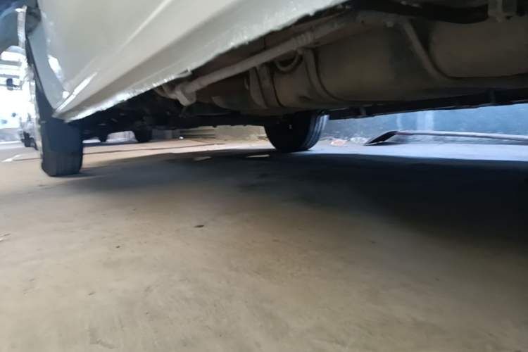Used Ford Transit 2019 2.0T Diesel Commercial & Travel Mid-axle Mid-roof 9-Seater China VI Left Side Sill