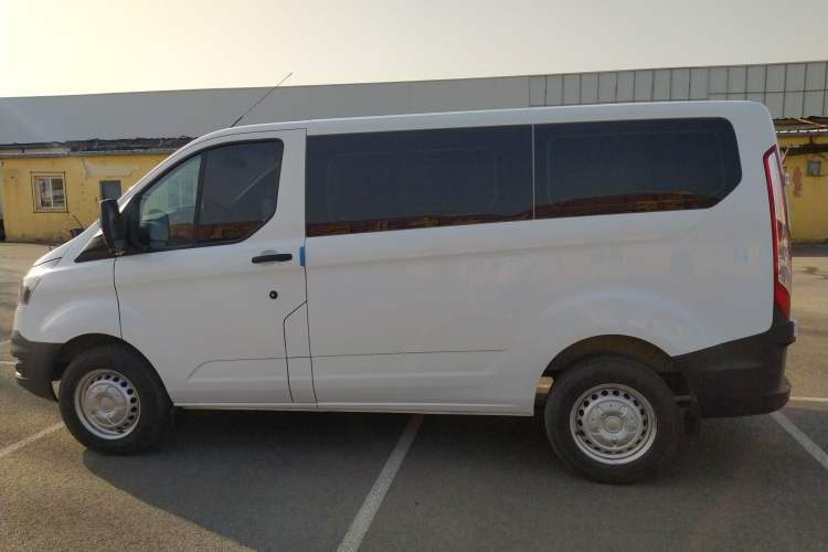 Used Ford Transit 2019 2.0T Gasoline Automatic Multi-Function Commercial Vehicle Short Wheelbase Low Roof 6-Seater China VI Standard Left Side