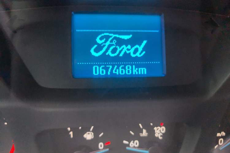 Used Ford Transit 2019 2.0T Diesel Business & Travel Mid-Drive Mid-Roof 7-Seater China VI Standard Odometer Close Up