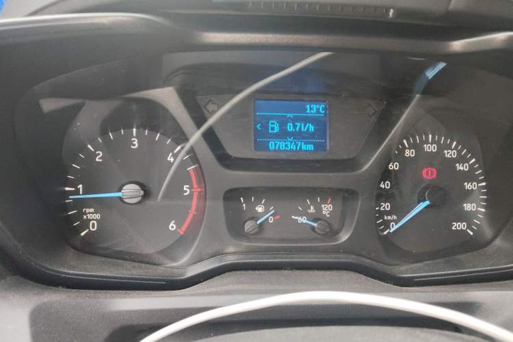 Used Ford Transit 2019 2.0T Diesel Business & Travel Mid-Drive Mid-Roof 7-Seater China VI Standard Odometer Close Up