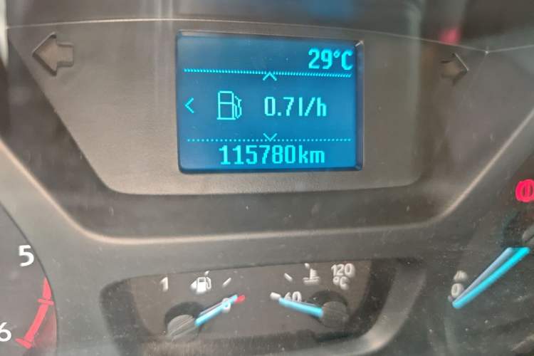 Used Ford Transit 2019 2.0T Diesel Van Short Wheelbase Mid-Roof 3-Seater China VI Standard Odometer Close Up