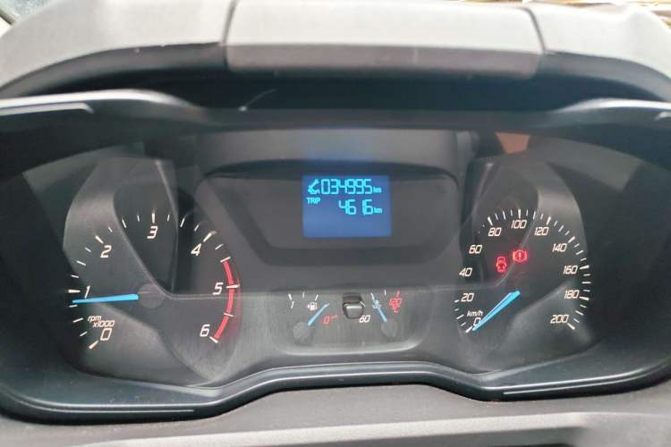 Used Ford Transit 2019 2.0T Diesel Multi-Purpose Commercial Vehicle Mid-Drive Mid-Roof 6-Seater China VI Standard Odometer Close Up