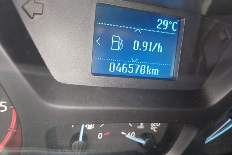 Used Ford Transit 2019 2.0T Diesel Commercial & Travel Short Wheelbase Low-Roof 7-Seater China VI Standard Odometer Close Up