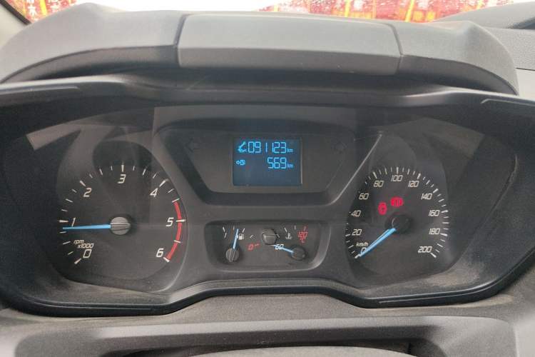 Used Ford Transit 2019 2.0T Diesel Multi-Purpose Commercial Vehicle Mid-Drive Mid-Roof 6-Seater China VI Standard Odometer Close Up