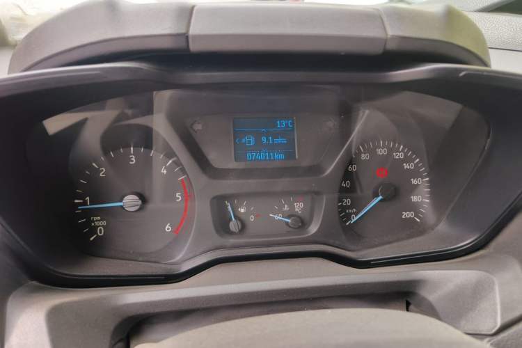 Used Ford Transit 2019 2.0T Diesel Multi-Purpose Commercial Vehicle Mid-Drive Mid-Roof 6-Seater China VI Standard Odometer Close Up
