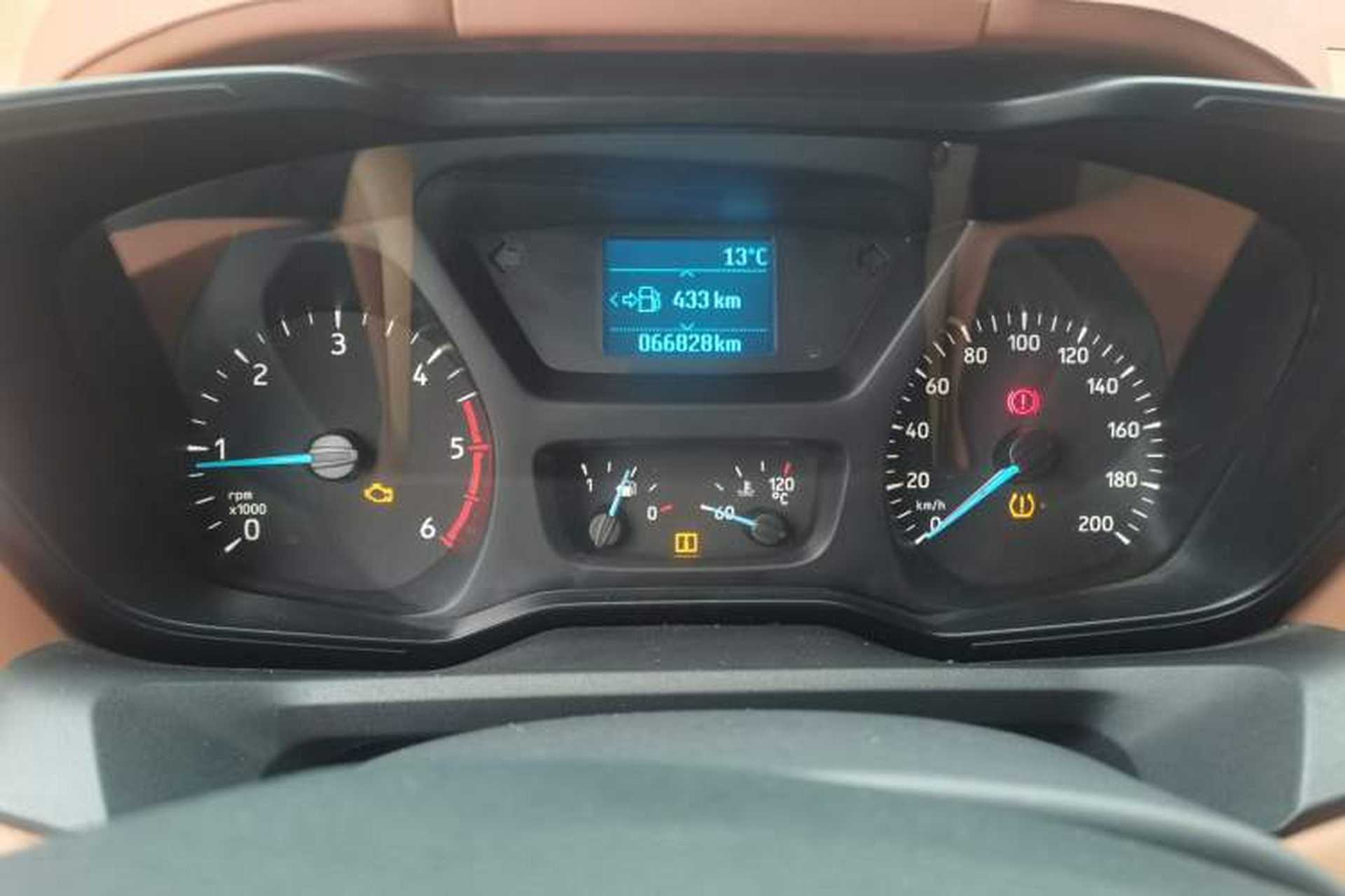 Used Ford Transit 2019 2.0T Diesel Multi-Purpose Commercial Vehicle Mid-Drive Mid-Roof 6-Seater China VI Standard Odometer Close Up
