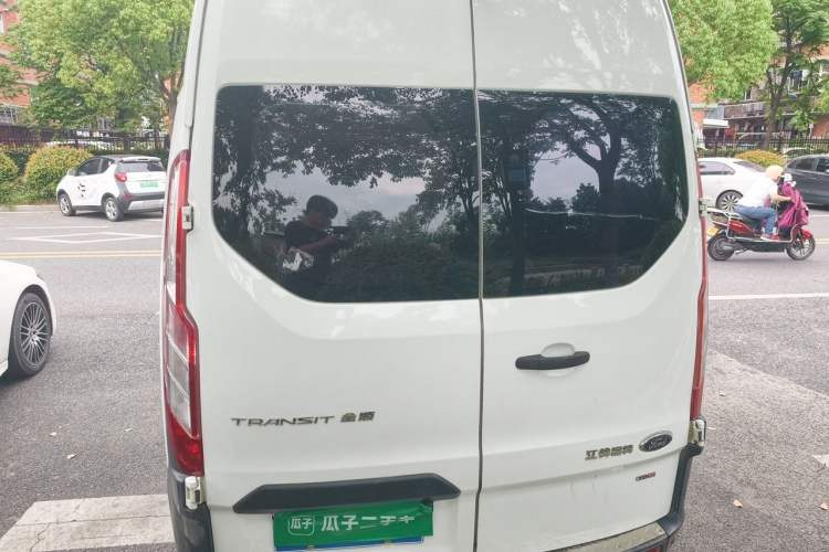 Used Ford Transit 2019 2.0T Diesel Multi-Purpose Commercial Vehicle Mid-Drive Mid-Roof 6-Seater China VI Standard Rear
