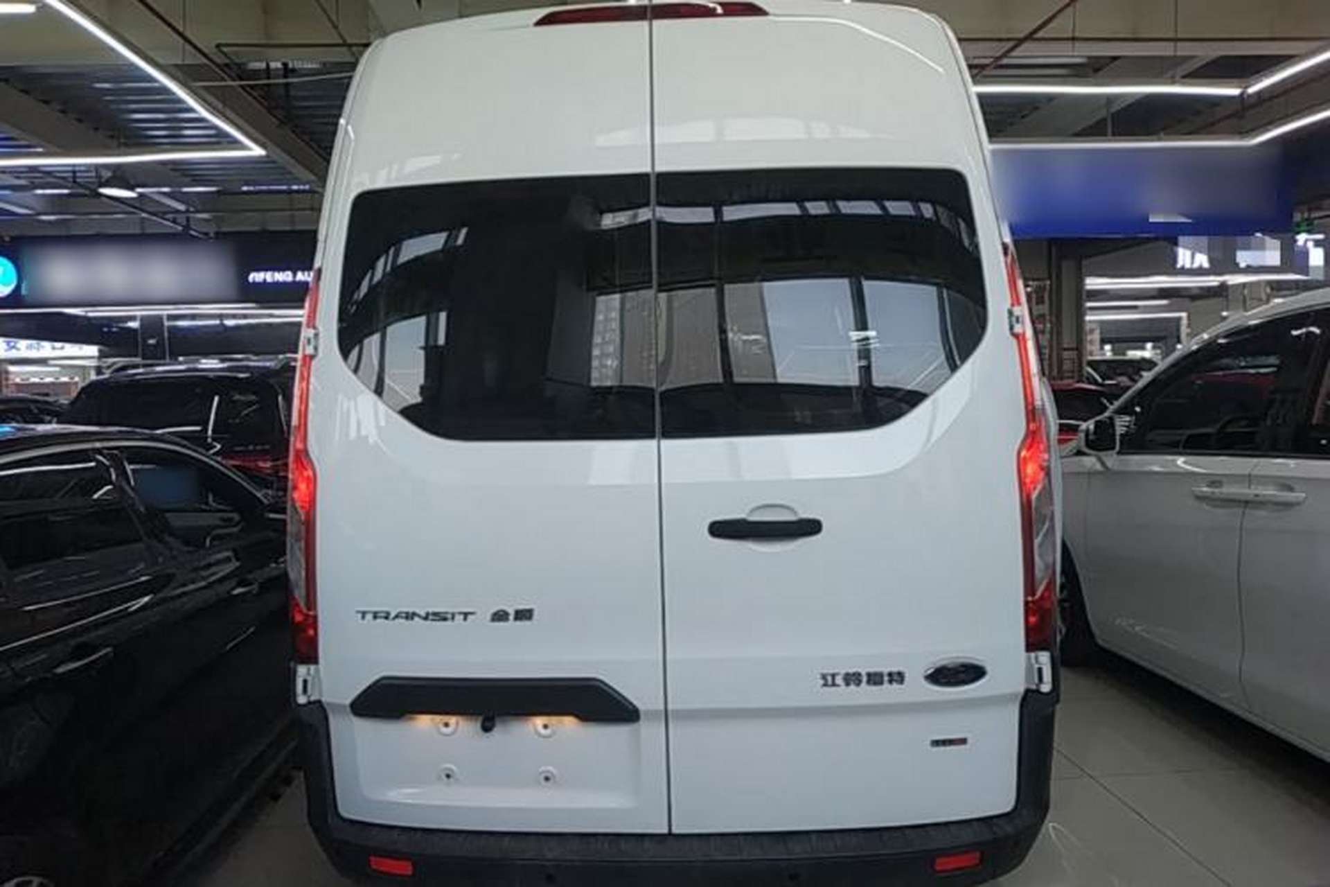 Used Ford Transit 2019 2.0T Diesel Multi-Purpose Commercial Vehicle Mid-Drive Mid-Roof 6-Seater China VI Standard Rear