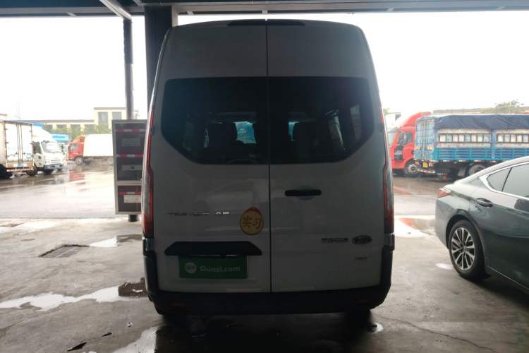 Used Ford Transit 2019 2.0T Diesel Multi-Purpose Commercial Vehicle Short Wheelbase Mid-Roof Design 6-Seater China VI Standard Rear